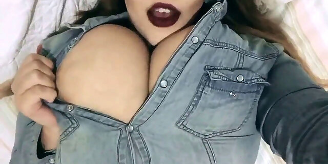 boobs,bra,close up,huge tits,solo