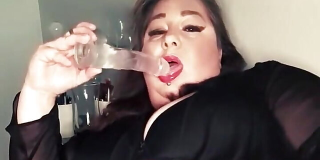 amateur,bbw,bra,dildo,hd,masturbation