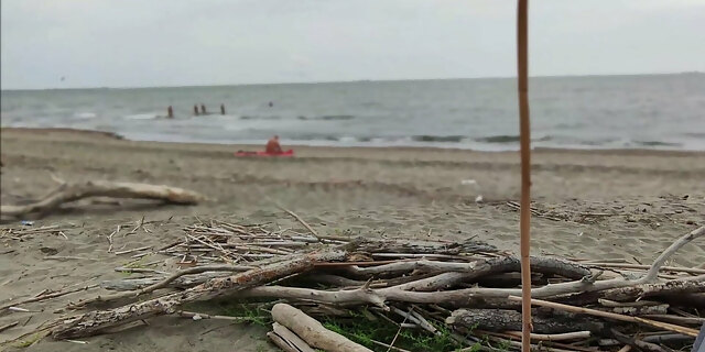 amateur,beach,caught,french,hd,masturbation,nude,public,public masturbation,sex,solo,squirting,voyeur